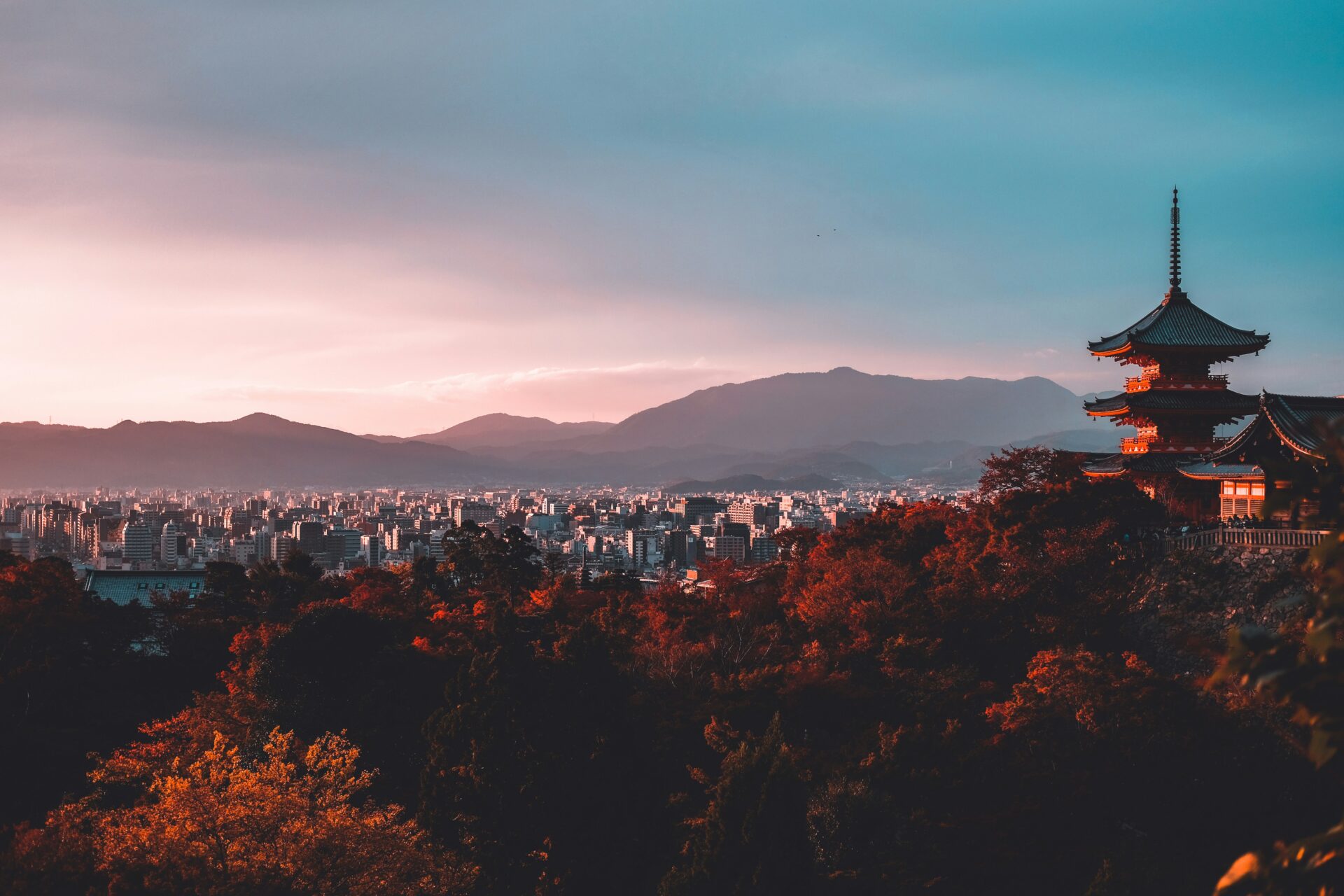 塔の見える京都の風景