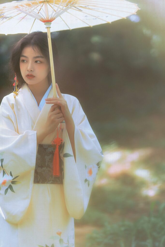 白い着物の女の人