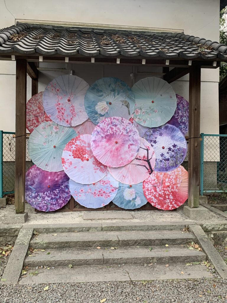 水無瀬神宮和傘のオブジェ